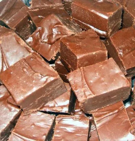 Two-Minute Microwave Fudge – Easy Classic Recipe