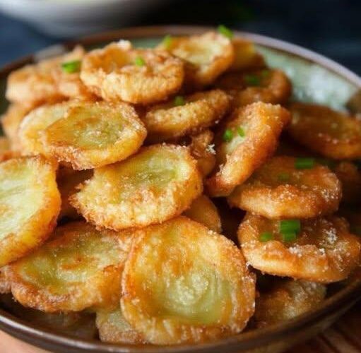 Crispy Fried Pickle Chips – The Crunchy, Tangy Snack That Steals the Table