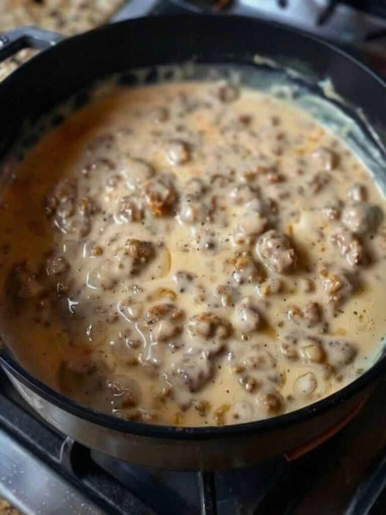 Pioneer Woman Sausage Gravy (The Ultimate Biscuits’ Best Friend)
